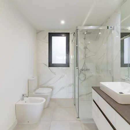 Modern 2 Bedroom In Oasis325 Apartment