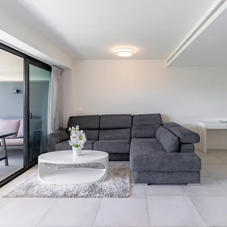 Modern 2 Bedroom In Oasis325 Apartment *