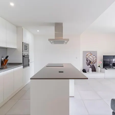 Modern 2 Bedroom In Oasis325 * Estepona